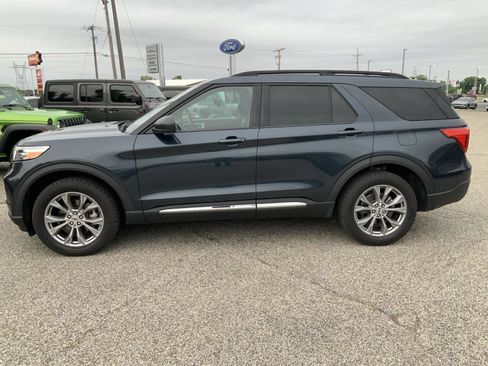 Used 2022 Ford Explorer XLT w/ Equipment Group 202A AWD/4WD image 8