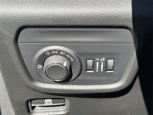 New 2025 Jeep Grand Cherokee L Laredo image 9