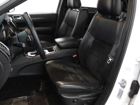 Used 2017 Jeep Grand Cherokee Altitude AWD/4WD image 2
