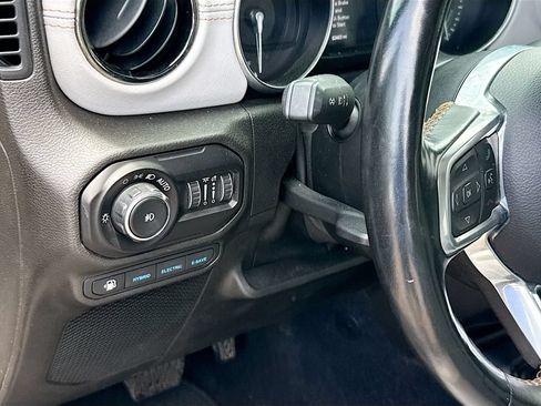 Used 2021 Jeep Wrangler Unlimited Sahara AWD/4WD image 11