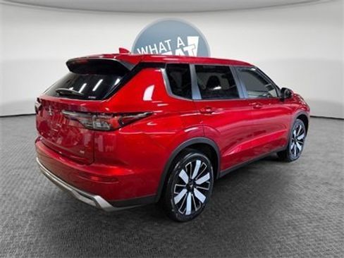 New 2025 Mitsubishi Outlander SE image 3