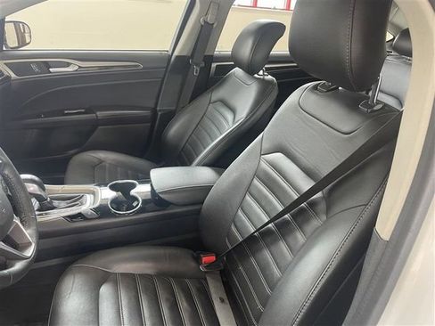 Used 2014 Ford Fusion SE w/ Equipment Group 202A FWD image 21