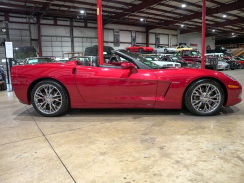 Used 2005 Chevrolet Corvette Convertible w/ Preferred Equipment Group RWD image 10