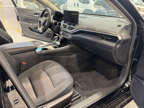 Used 2024 Nissan Altima 2.5 SV w/ SV Premium Package AWD/4WD image 17