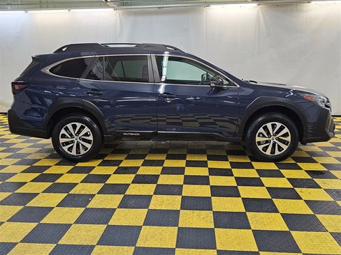 Used 2023 Subaru Outback Premium image 2