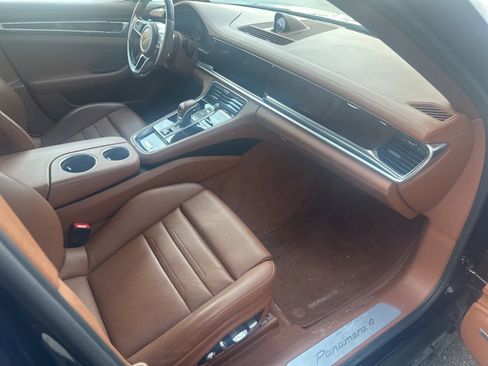 Used 2019 Porsche Panamera 4 image 13
