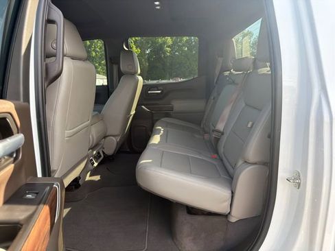 Used 2019 GMC Sierra 1500 SLT w/ X31 Off-Road Package AWD/4WD image 11