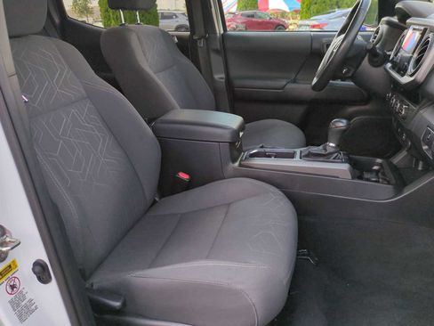 Used 2017 Toyota Tacoma TRD Off-Road image 21