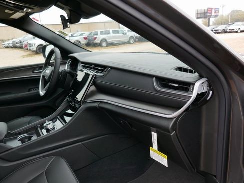 New 2025 Jeep Grand Cherokee L Limited image 10