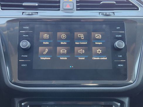 Used 2020 Volkswagen Tiguan SE w/ Panoramic Sunroof Package image 20