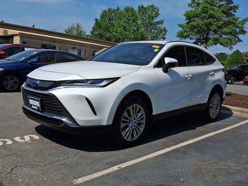 Used 2023 Toyota Venza XLE AWD/4WD image 1
