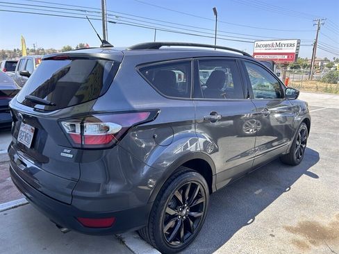 Used 2018 Ford Escape SE w/ SE Sport Appearance Package FWD image 33