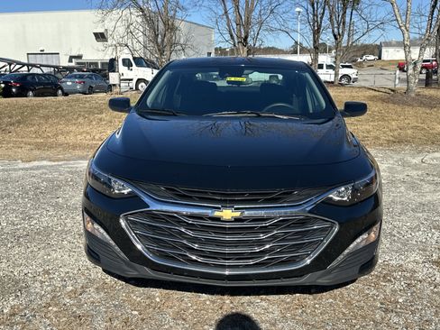 Used 2025 Chevrolet Malibu LT image 2