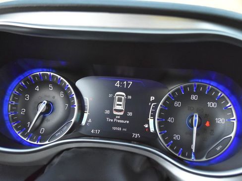 Used 2024 Chrysler Pacifica Limited w/ Uconnect Theater Family Group image 16