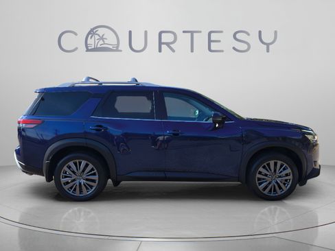 Certified 2024 Nissan Pathfinder SL w/ SL Premium Package FWD image 8