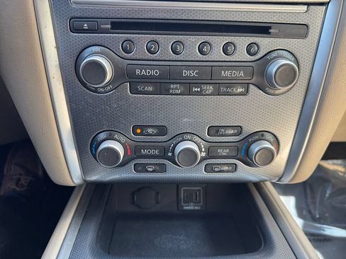 Used 2019 Nissan Pathfinder SL AWD/4WD image 23