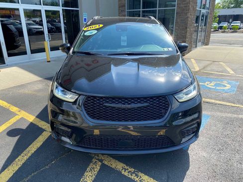 Used 2021 Chrysler Pacifica Touring w/ Uconnect Theater Family Group AWD/4WD image 13