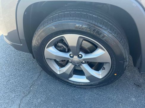 Used 2019 Jeep Cherokee Limited AWD/4WD image 15