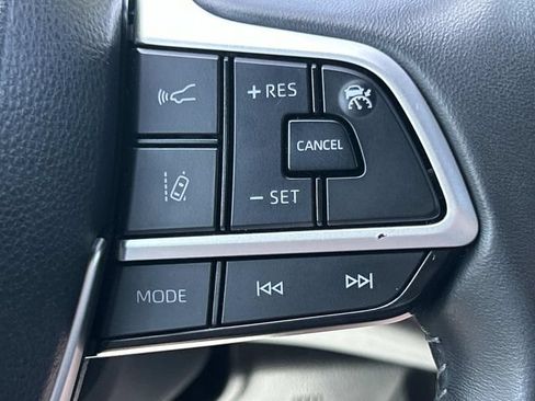 Used 2023 Toyota Highlander XSE FWD image 40