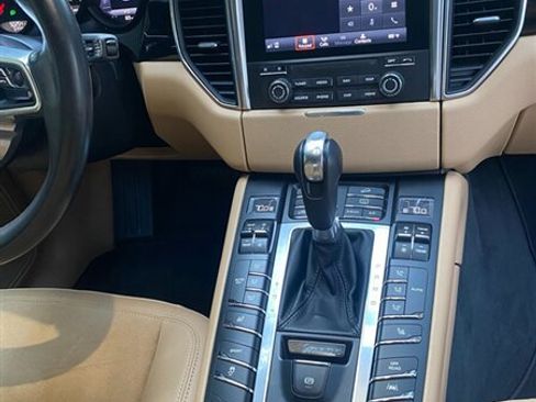 Used 2017 Porsche Macan AWD/4WD image 28