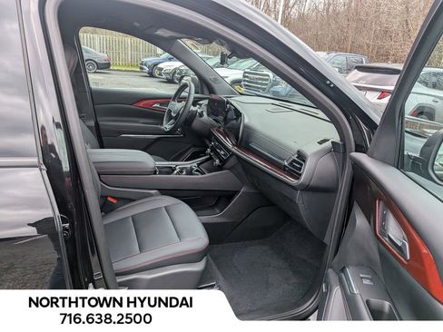 Used 2025 Chevrolet Traverse Z71 w/ Enhanced Driving Package image 42