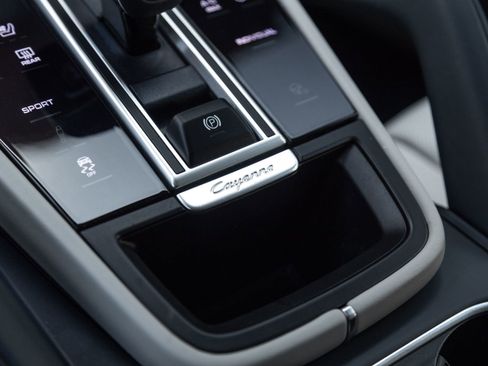 Certified 2023 Porsche Cayenne AWD/4WD image 28