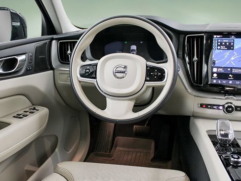 Certified 2025 Volvo XC60 B5 Ultra w/ Protection Package Premier AWD/4WD image 18