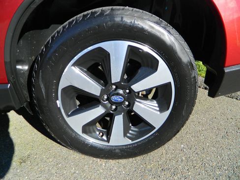 Used 2017 Subaru Forester 2.5i Premium image 24