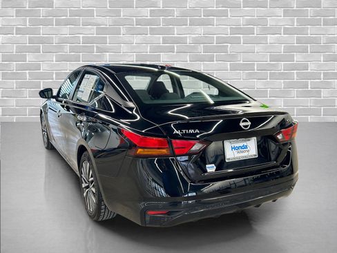 Used 2024 Nissan Altima 2.5 SV image 3