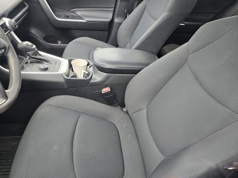 Used 2020 Toyota RAV4 LE image 16