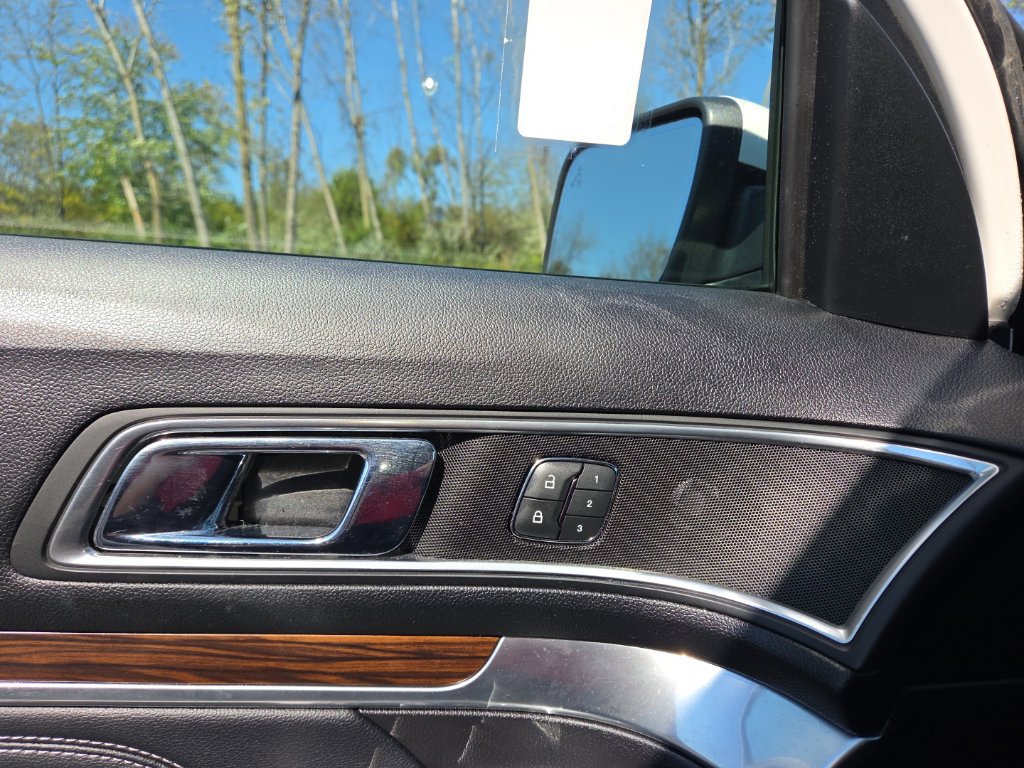 Used 2019 Ford Explorer Limited w/ Ford Safe & Smart Package AWD/4WD image 13