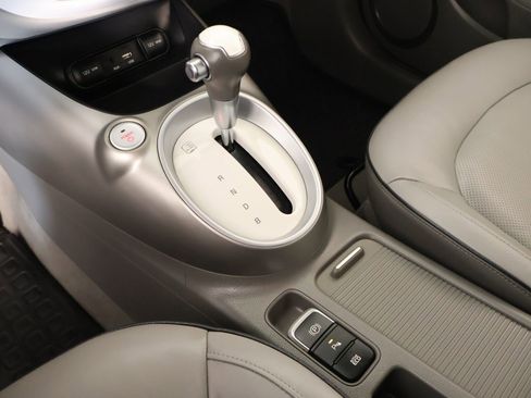 Used 2018 Kia Soul EV + FWD image 9