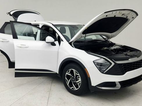 Used 2025 Kia Sportage LX image 10