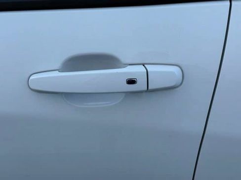 Used 2023 Chevrolet Equinox LS w/ LS Convenience Package FWD image 19