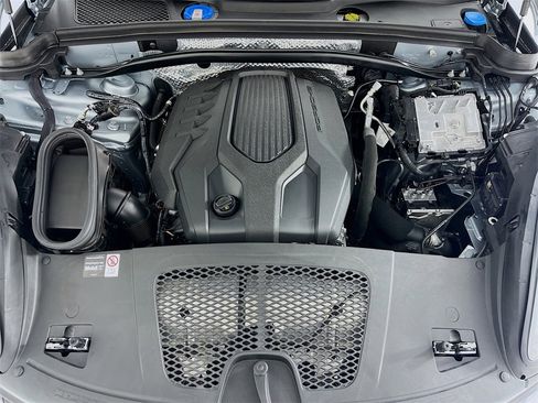 Certified 2025 Porsche Macan image 27