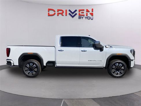 New 2026 GMC Sierra 2500 Denali w/ Denali Reserve Package AWD/4WD image 3
