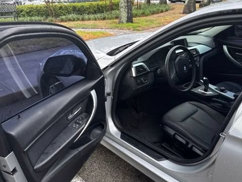 Used 2018 BMW 320i Sedan RWD image 8