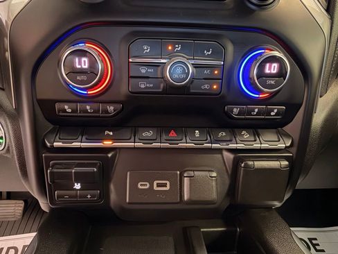Used 2022 Chevrolet Silverado 1500 LTZ AWD/4WD image 27