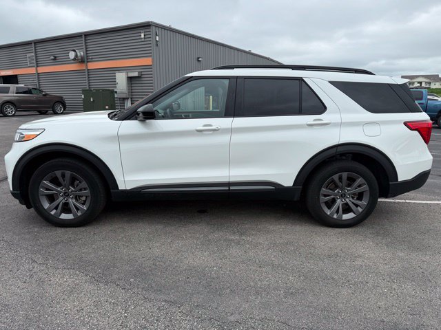 Used 2023 Ford Explorer XLT w/ Equipment Group 202A AWD/4WD image 3