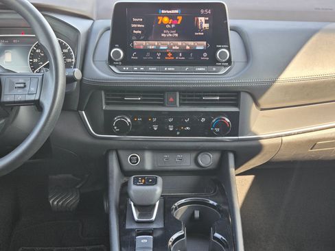 Used 2023 Nissan Rogue S FWD image 16