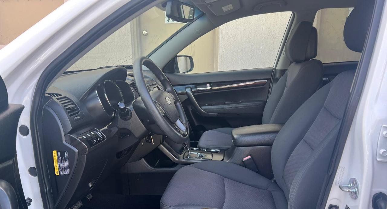 Used 2011 Kia Sorento LX w/ Convenience Pkg FWD image 20