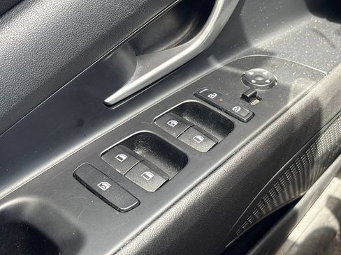 Used 2025 Hyundai Elantra SEL FWD image 25