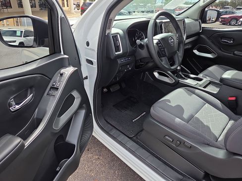 Used 2025 Nissan Frontier SV w/ SV Convenience Package image 10