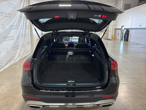Used 2025 Mercedes-Benz GLC 300 4MATIC image 26
