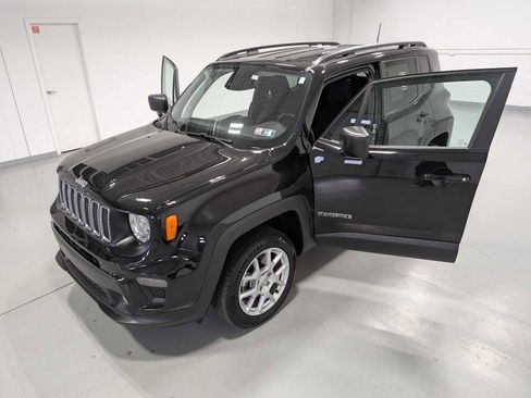 Used 2023 Jeep Renegade Latitude w/ Premium Group image 16