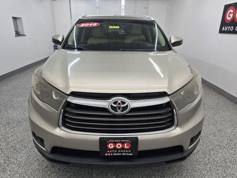Used 2015 Toyota Highlander XLE FWD image 2
