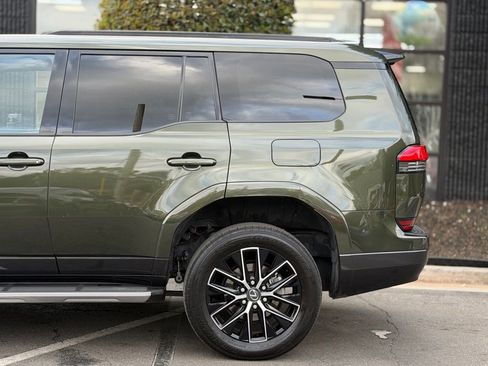 Used 2024 Lexus GX 550 w/ Accessory Package (Z1) image 13