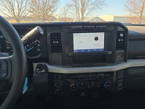 Used 2023 Ford F350 XLT w/ Camper Package image 19