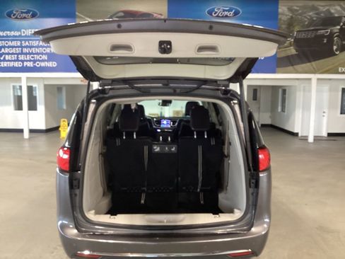 Used 2019 Chrysler Pacifica Limited w/ Advanced Safetytec Group image 23