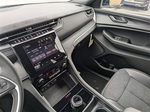 New 2024 Jeep Grand Cherokee L Laredo image 26